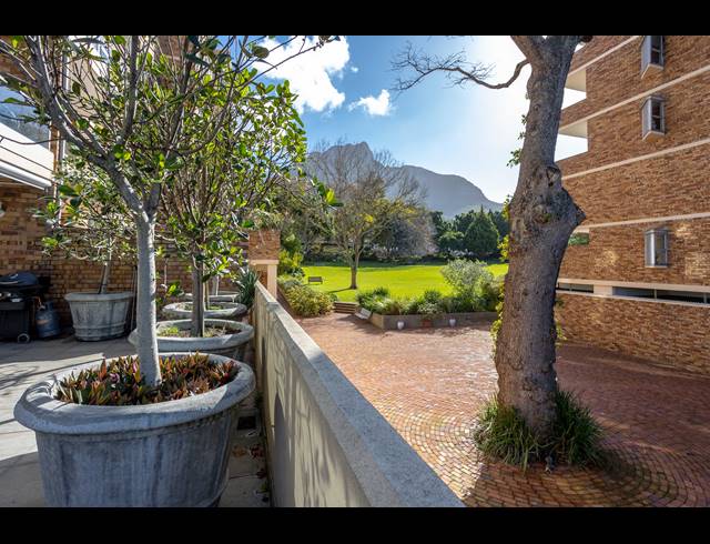 2 BEDROOM APARTMENT FOR SALE IN NEWLANDS